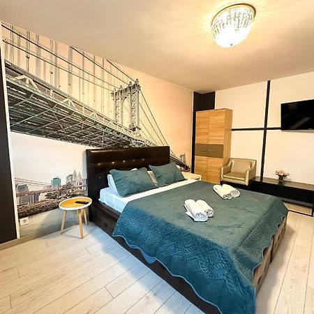 The Bridge - Central Studio With Free Parking Craiova Eksteriør billede