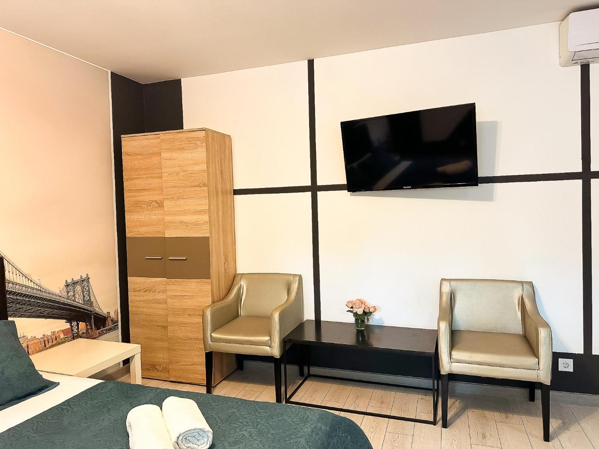 The Bridge - Central Studio With Free Parking Craiova Eksteriør billede