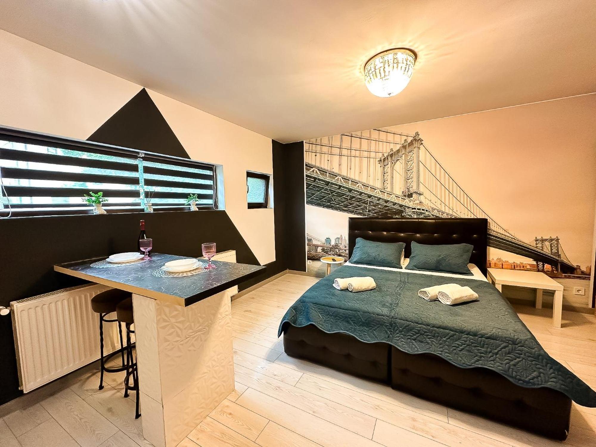 The Bridge - Central Studio With Free Parking Craiova Eksteriør billede